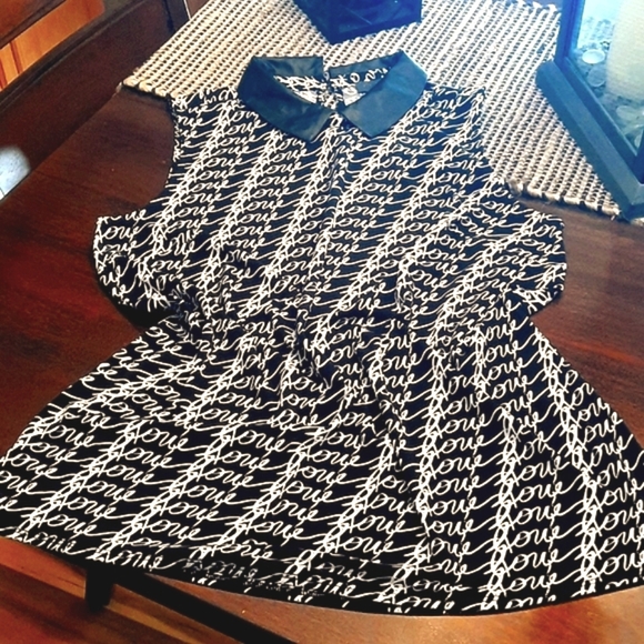 The Limited."Love" printed blouse. NWOT - Picture 2 of 4